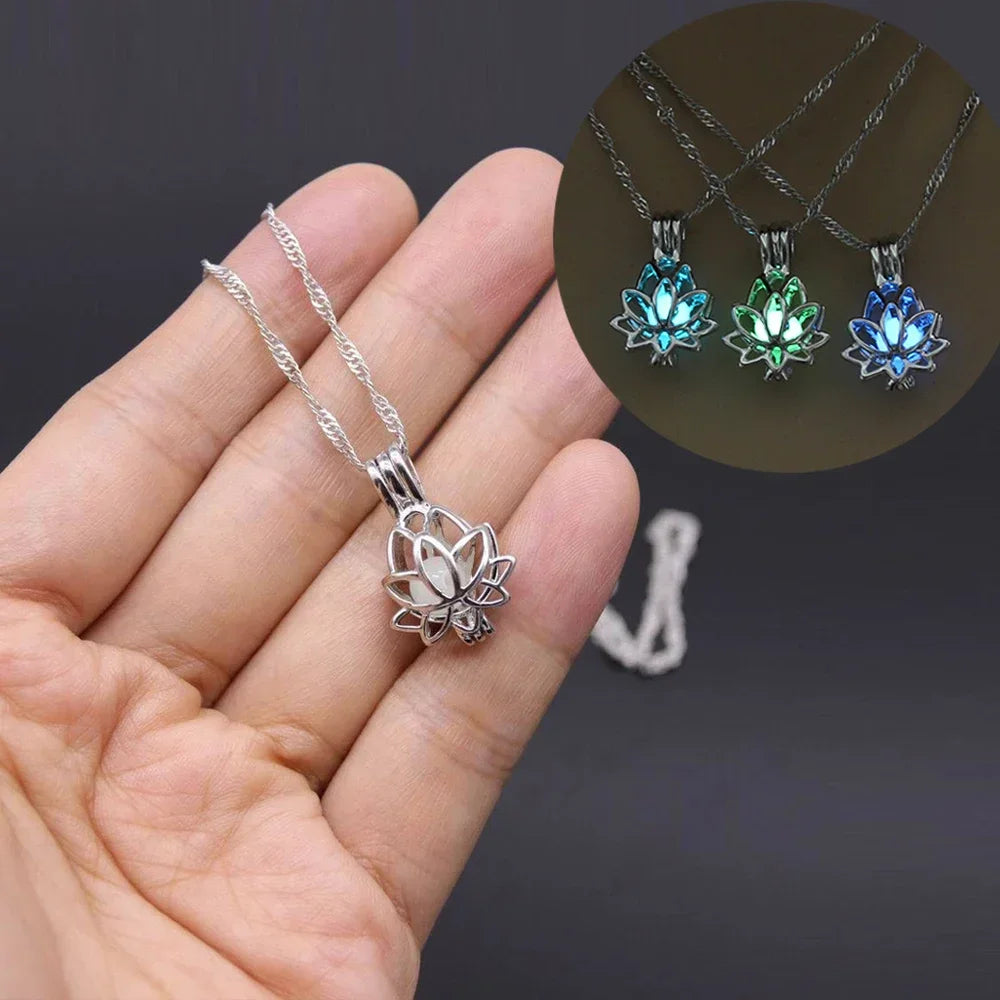 2024 Luminous Necklaces Glowing in The Dark Moon Lotus Flower Shaped Pendant Necklace for Women Buddhism Jewelry Gifts Ожерелье