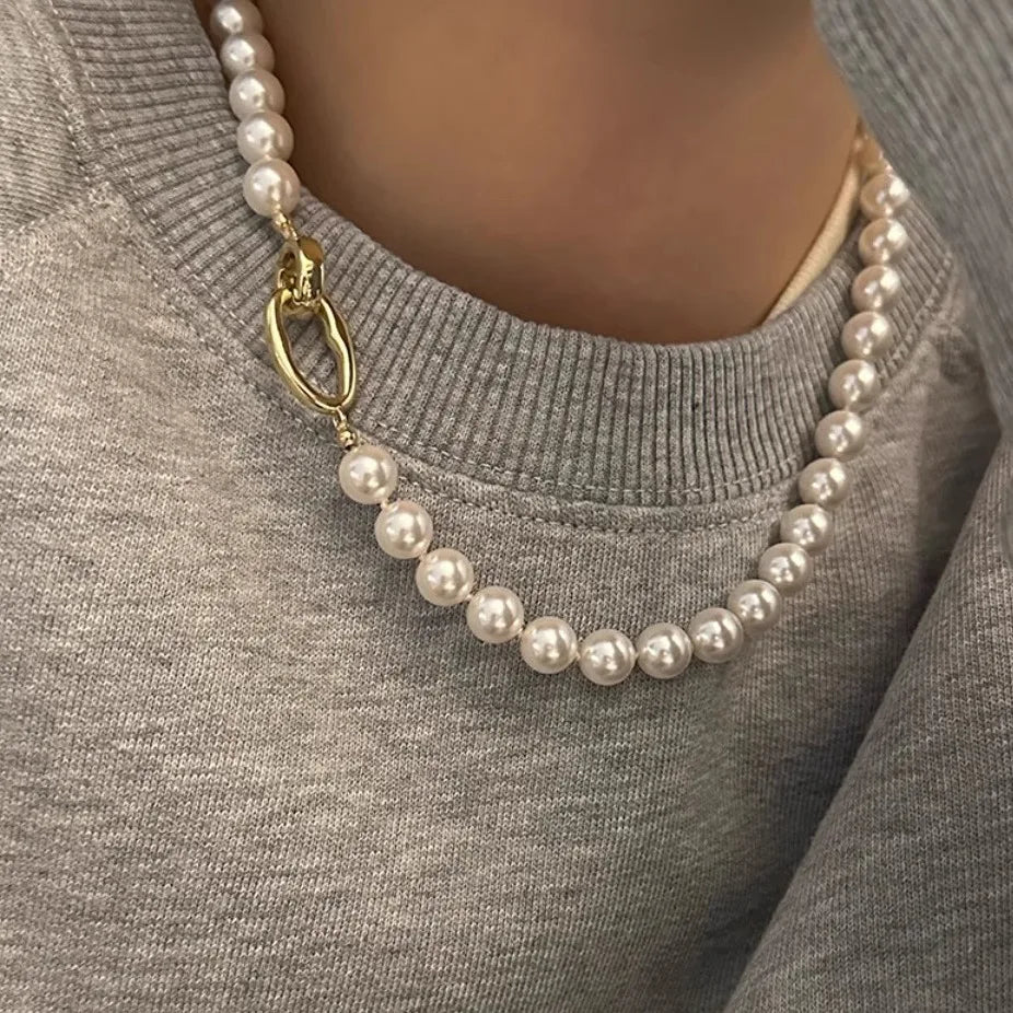 Vintage Grey Pearl Necklace for Women Girl Elegant Fashion Metal Round Buckle Clavicle Chain Necklace Wedding Jewelry Gift