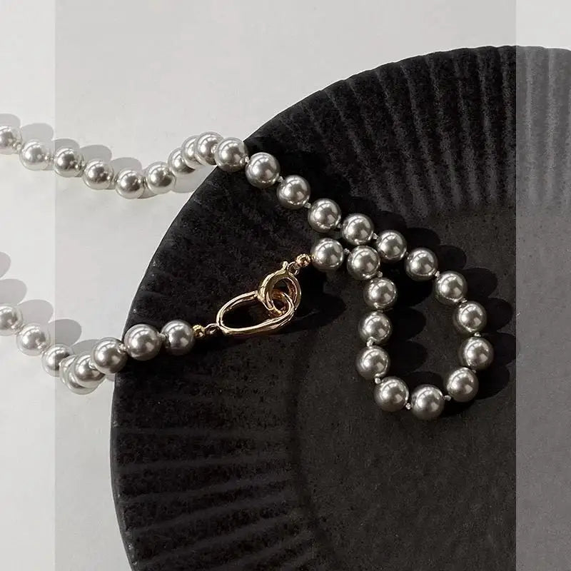 Vintage Grey Pearl Necklace for Women Girl Elegant Fashion Metal Round Buckle Clavicle Chain Necklace Wedding Jewelry Gift