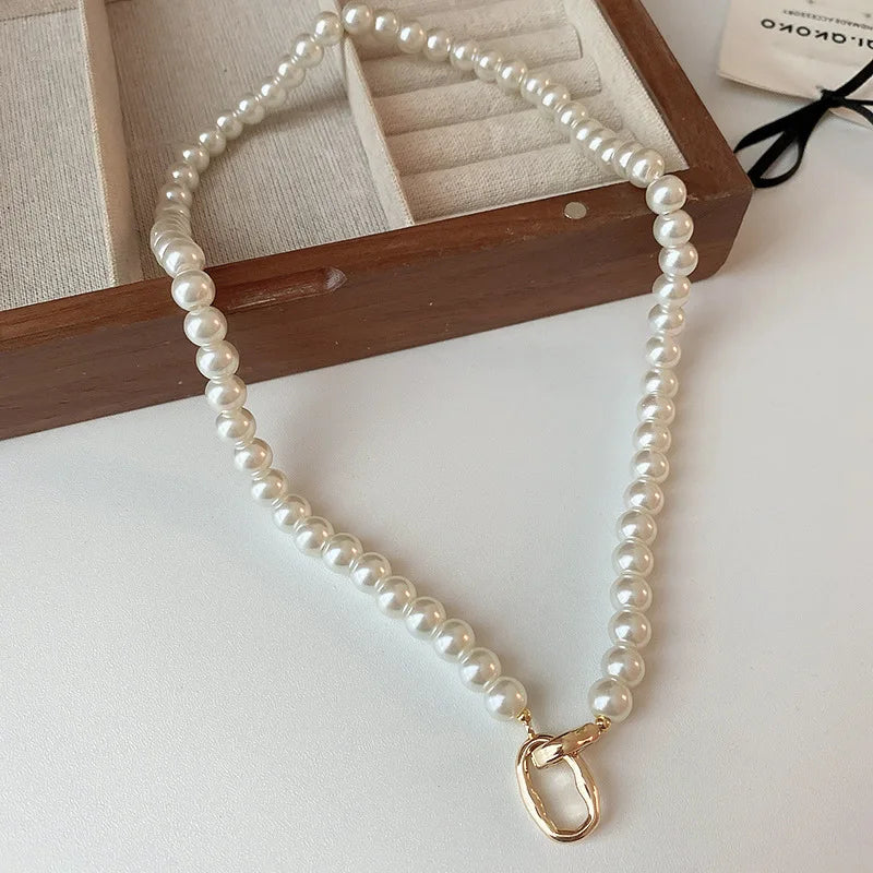 Vintage Grey Pearl Necklace for Women Girl Elegant Fashion Metal Round Buckle Clavicle Chain Necklace Wedding Jewelry Gift